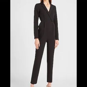 Express NWT Long Sleeve Tailored Jumpsuit $108 Black Size 6